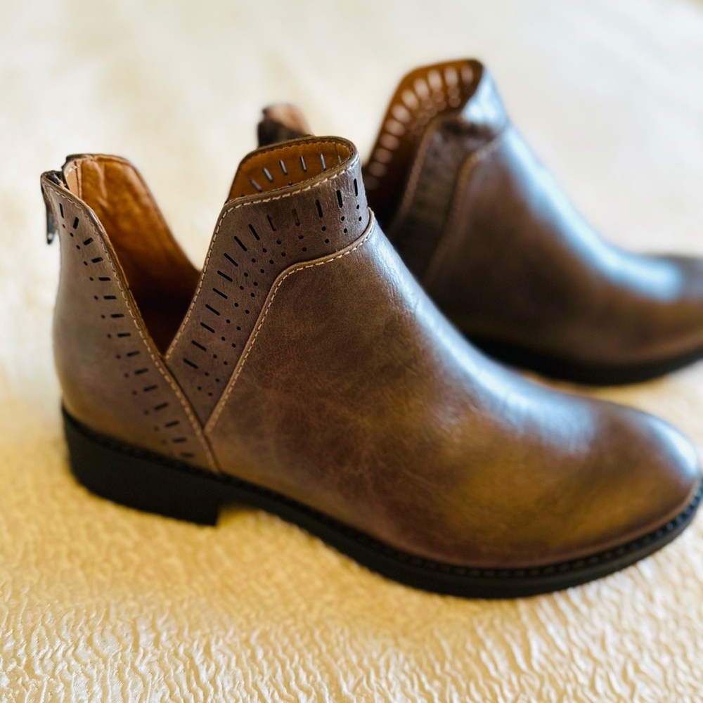 EuroSoft by Sofft Brown Laser Cut Out Ankle Boots / Booties Size 6 NEW. - Picture 2 of 9